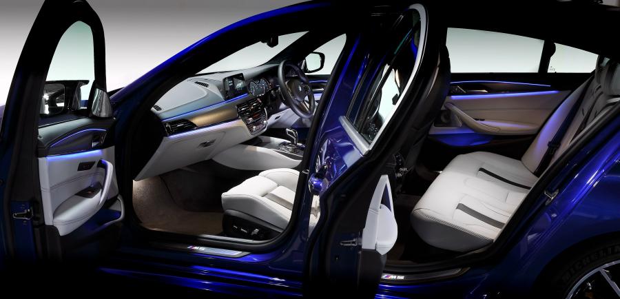Интерьер BMW M5 (F90) 2018 года  (AU) (фото 29 из 31)